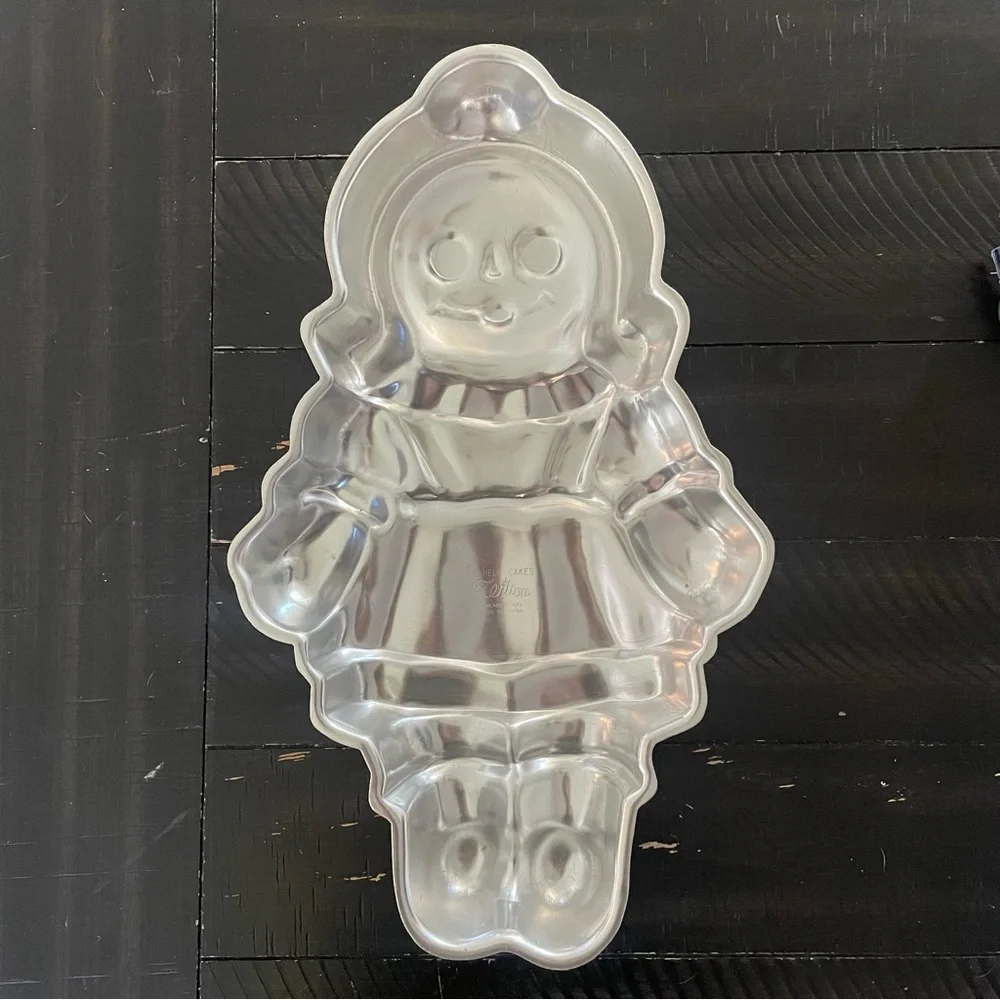 Vintage Original 1971 Raggedy Anne Doll Cake Pan Mold by Wilton. RETRO! Aluminum